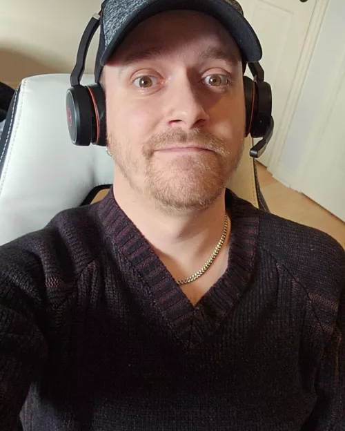 Someone save me from these zoom meetings so I can get back to playing PS5