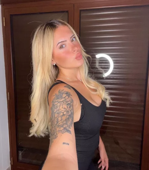 Someone wanna give me a kiss?