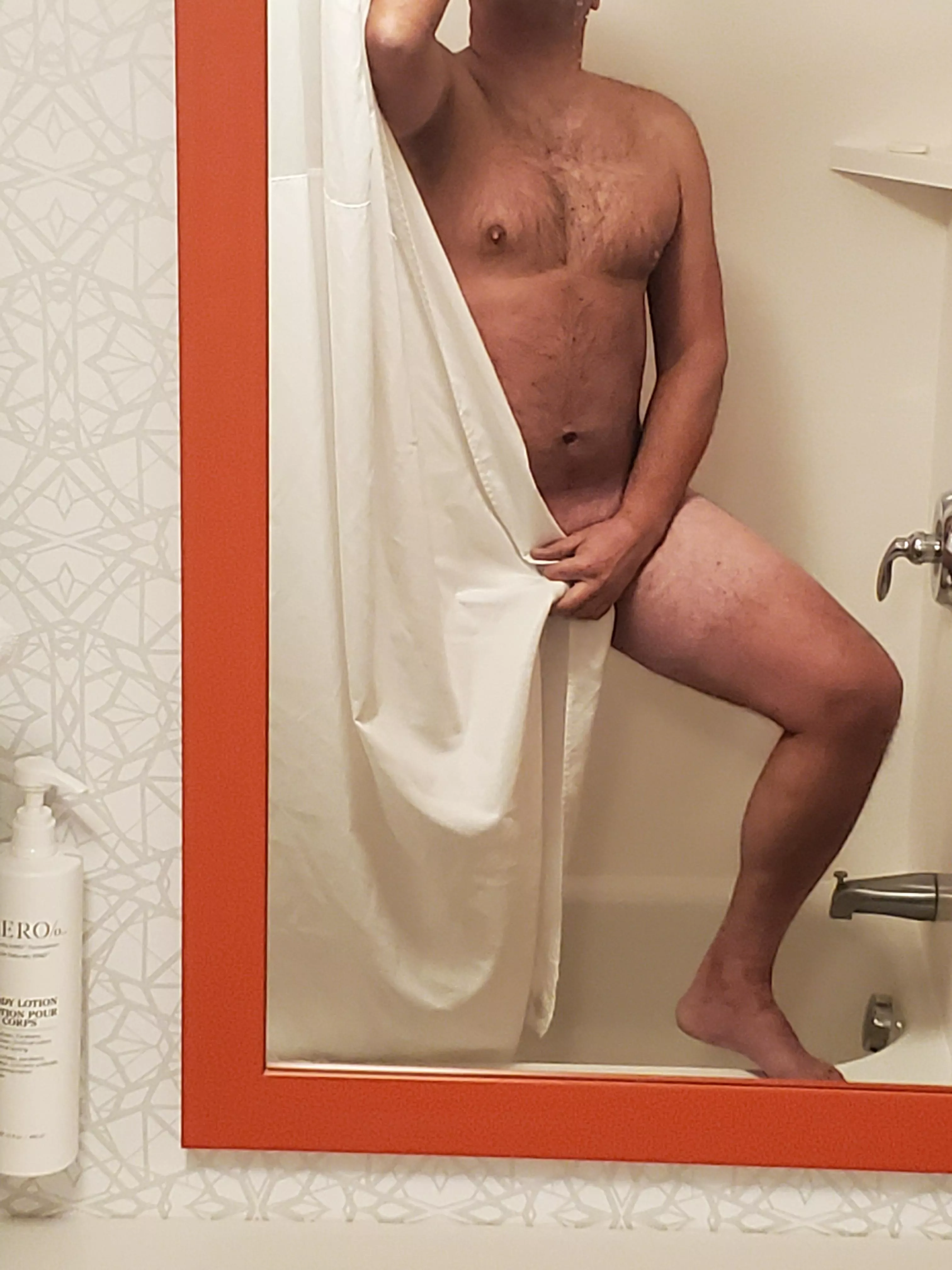 Still more down time in a hotel. Bathroom this time...