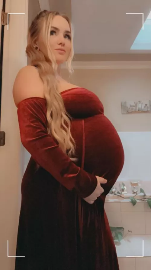 This pregnant body is ready who wants to tear this off