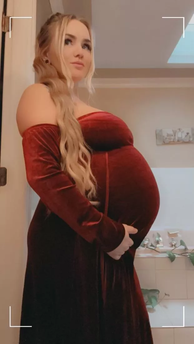 This pregnant body is ready who wants to tear this off