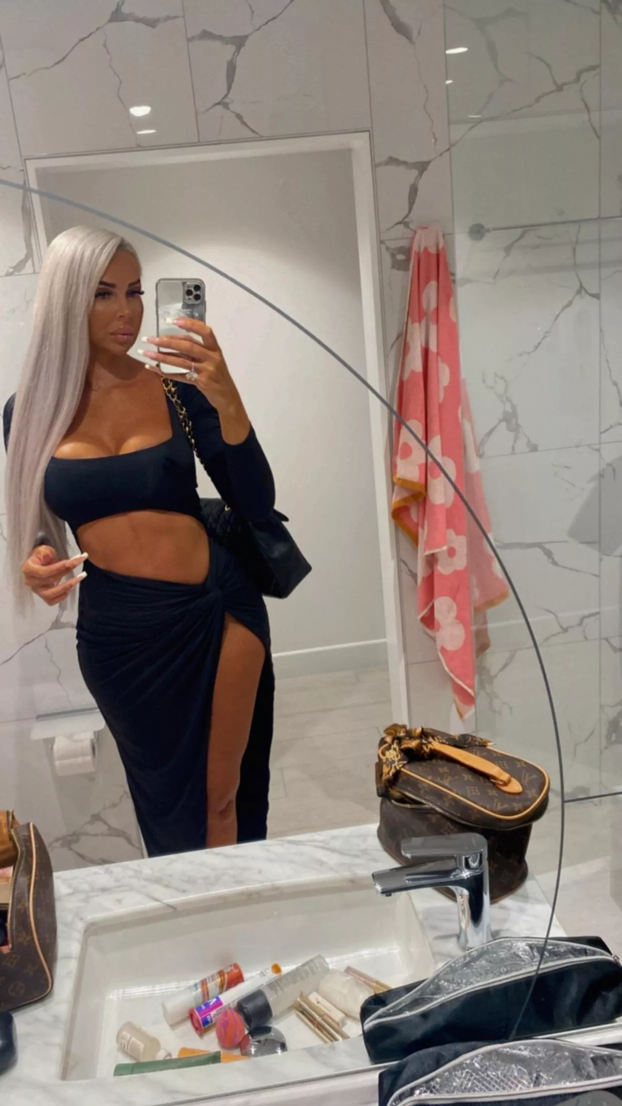 What do you call a mom that does anal on the first date?