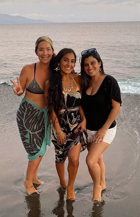 Which beach babe are you taking home? DM wyd with her [3]