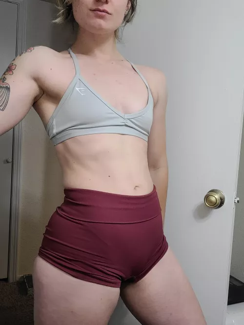 Who likes girls who lift?