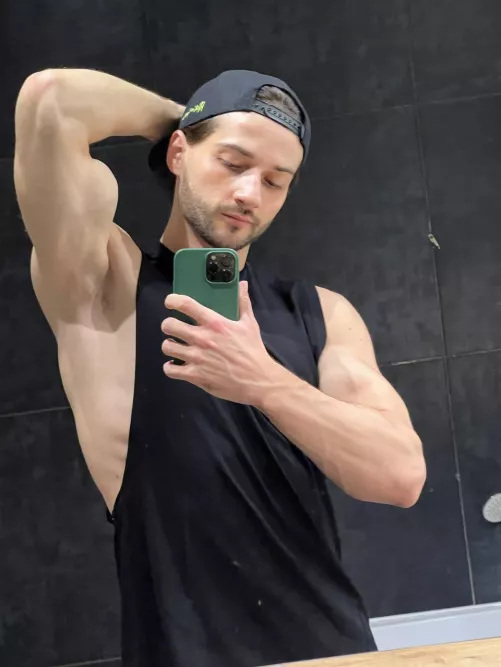 Who wants to lick a juicy armpit after a workout?