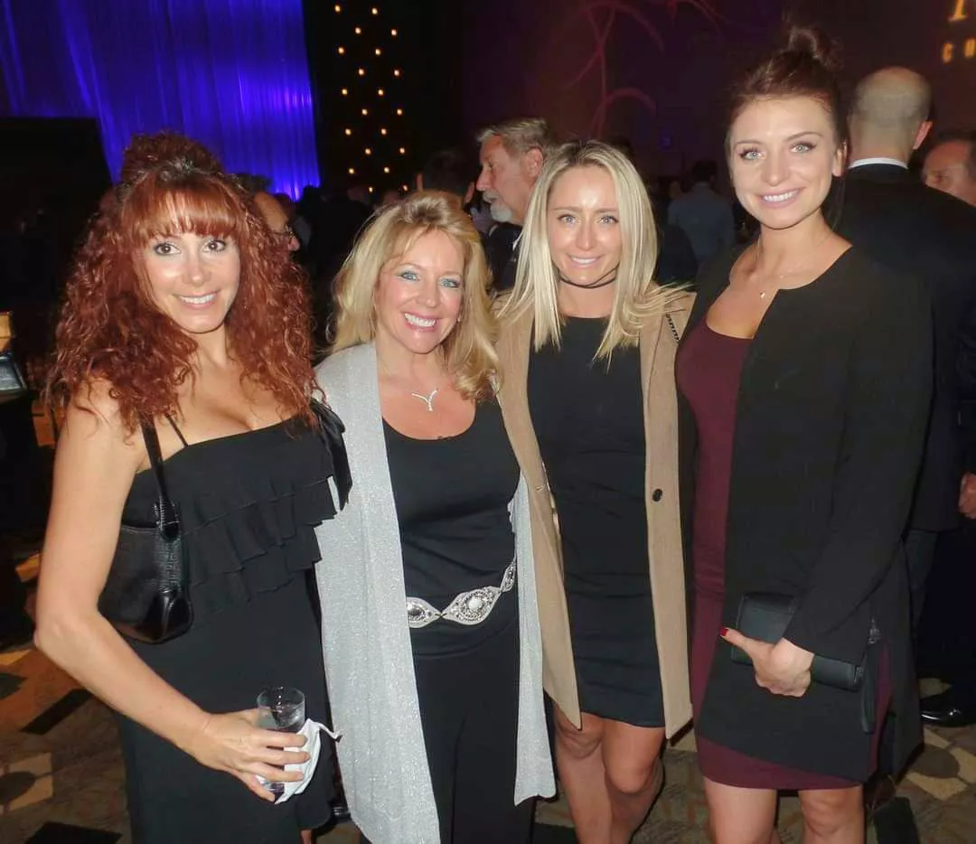 Women from my previous employer(co-owner&company VP/2nd from left), her daughter(marketing manager/3rd from left), two higher up managers/reps(far left&far right)💯🔥