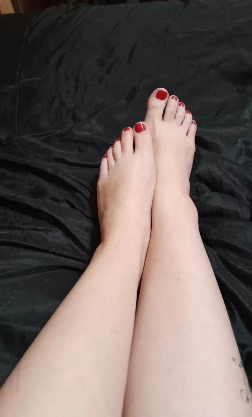 Would you rub my feet and tell me I'm pretty😉