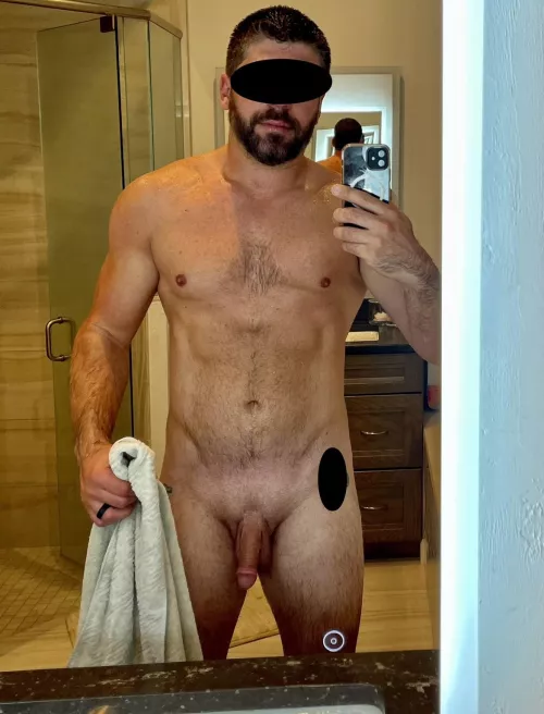 [38]Fresh out the shower only to get dirty all over again tonight 😈