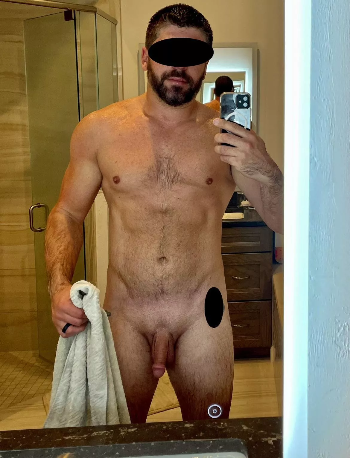 [38]Fresh out the shower only to get dirty all over again tonight 😈