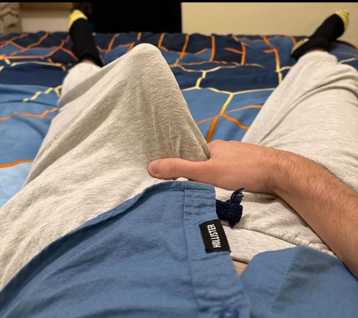 Anyone willing to keep me warm on this cold Friday evening?