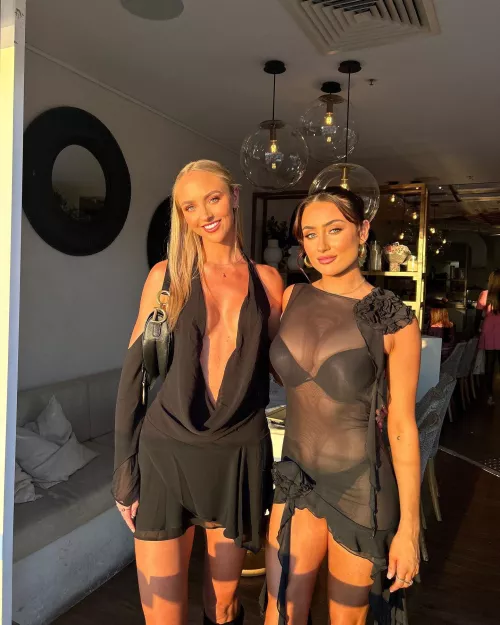 Babes in Black 🖤🖤