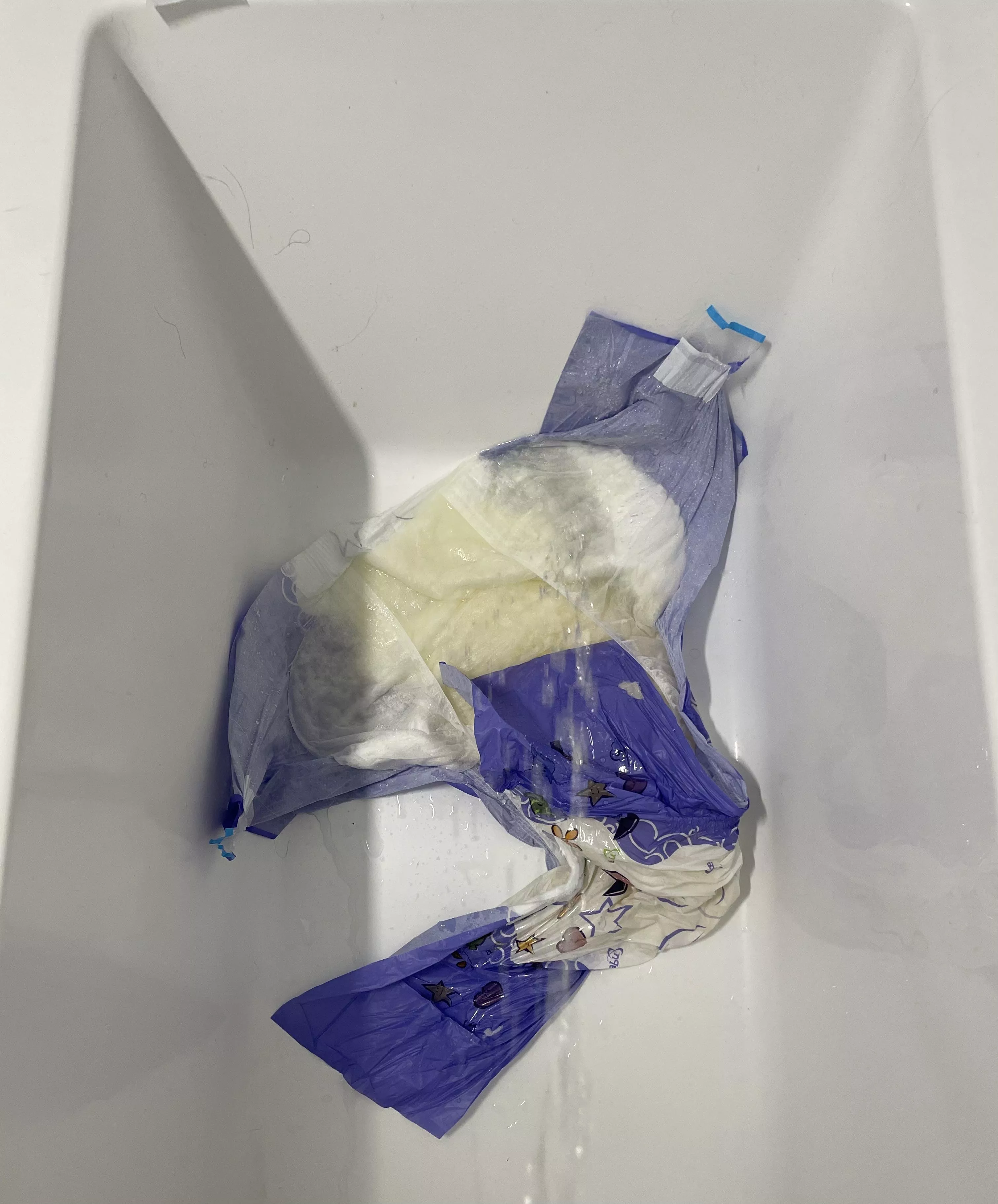 Cummed and pissed in my diaper, then slept all night in it to finally piss all over it in the morning! 🙈