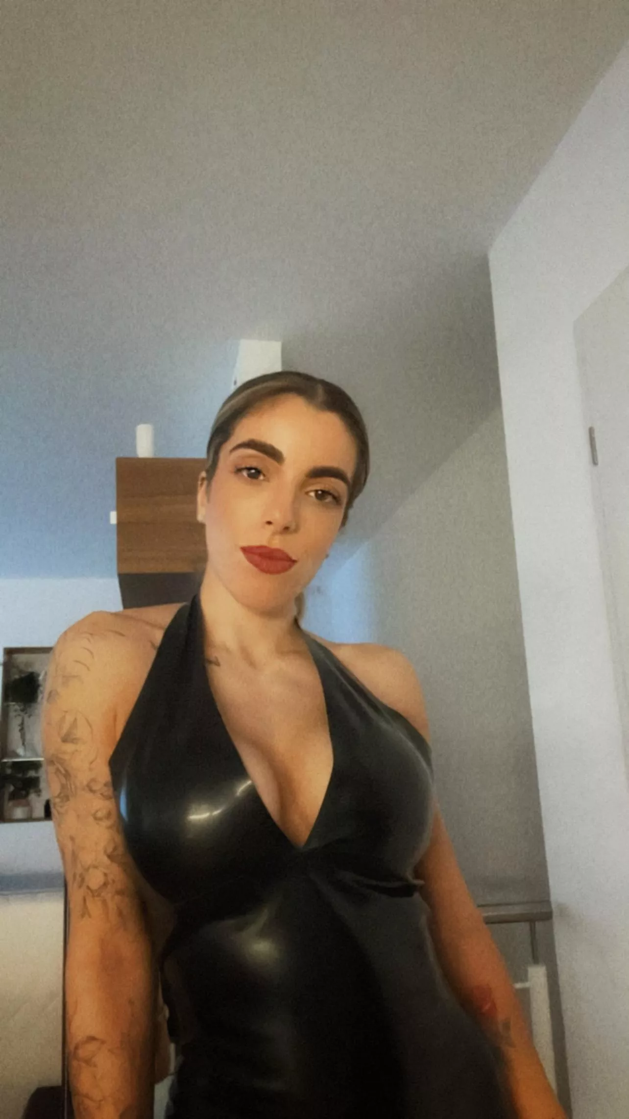 Does I look like a goddess in this shiny dress...