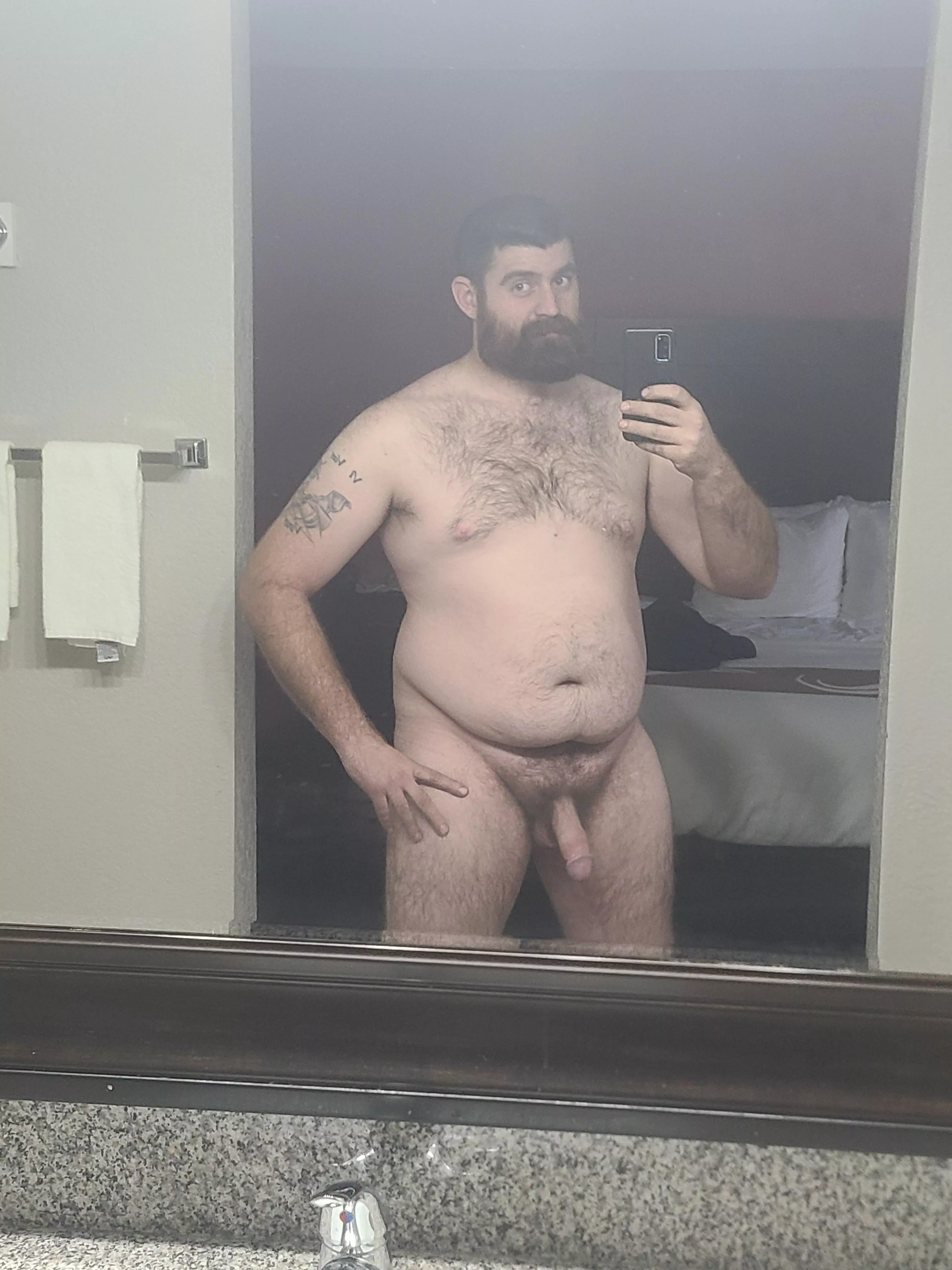 Everyone likes a random hotel nude bathroom selfie right?
