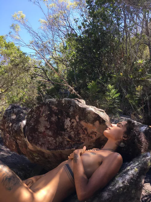 Feeling the sun without clothes is incredible, I love having my body warm