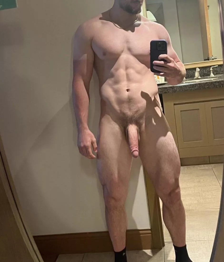 Hotel rooms make me horny 😈