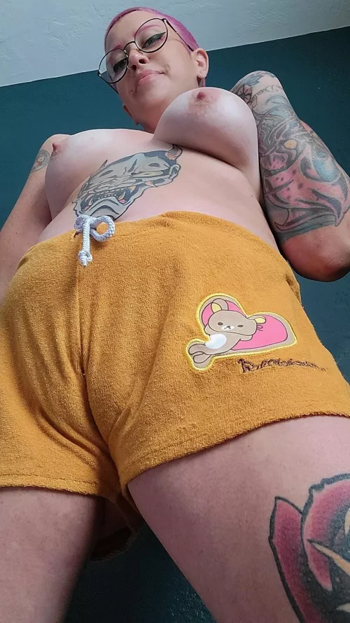 I just wanted to show you my new shorts 🩷