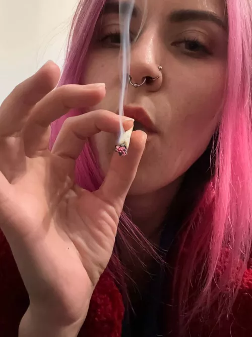 I love smoking with someone, pleasant conversations take place at these moments