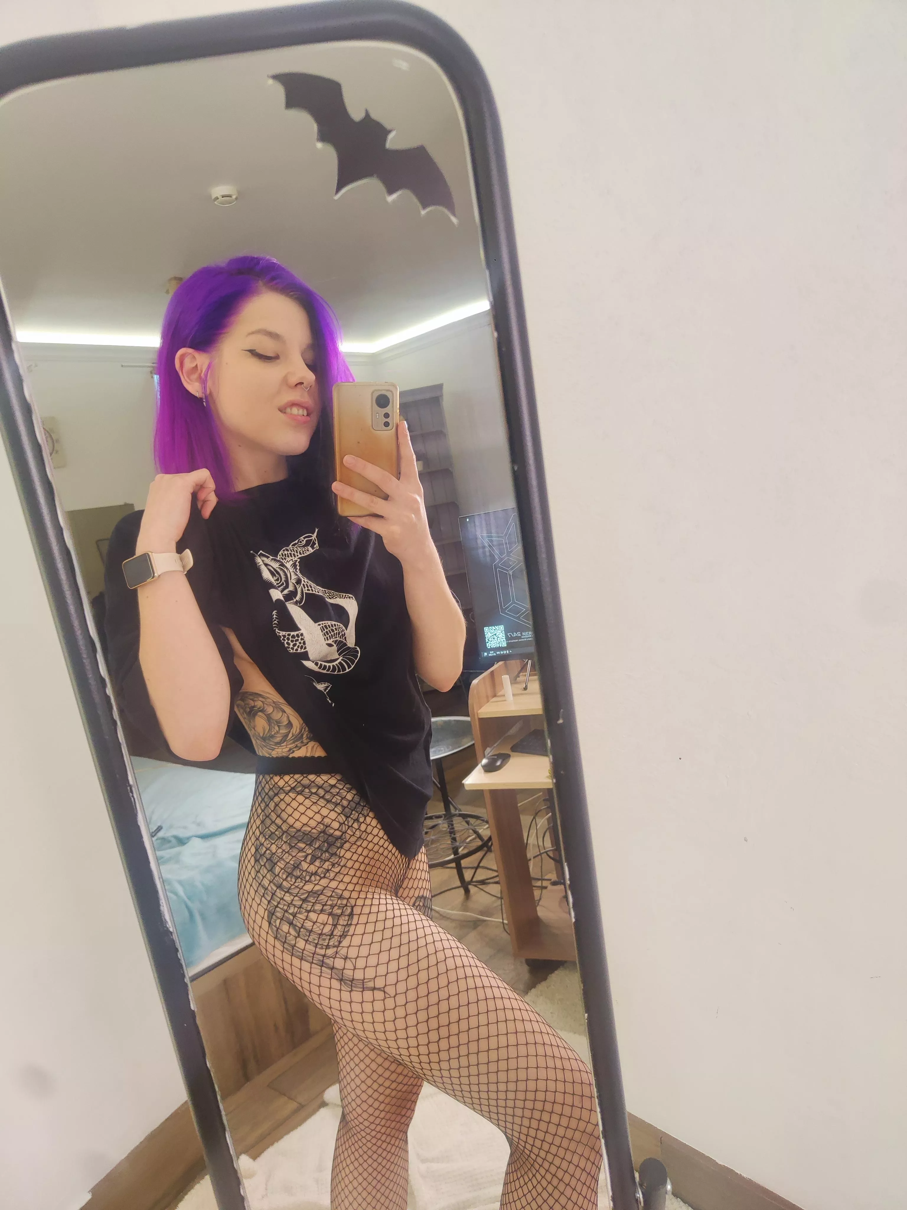 I think I look good in a fishnet, don't you?