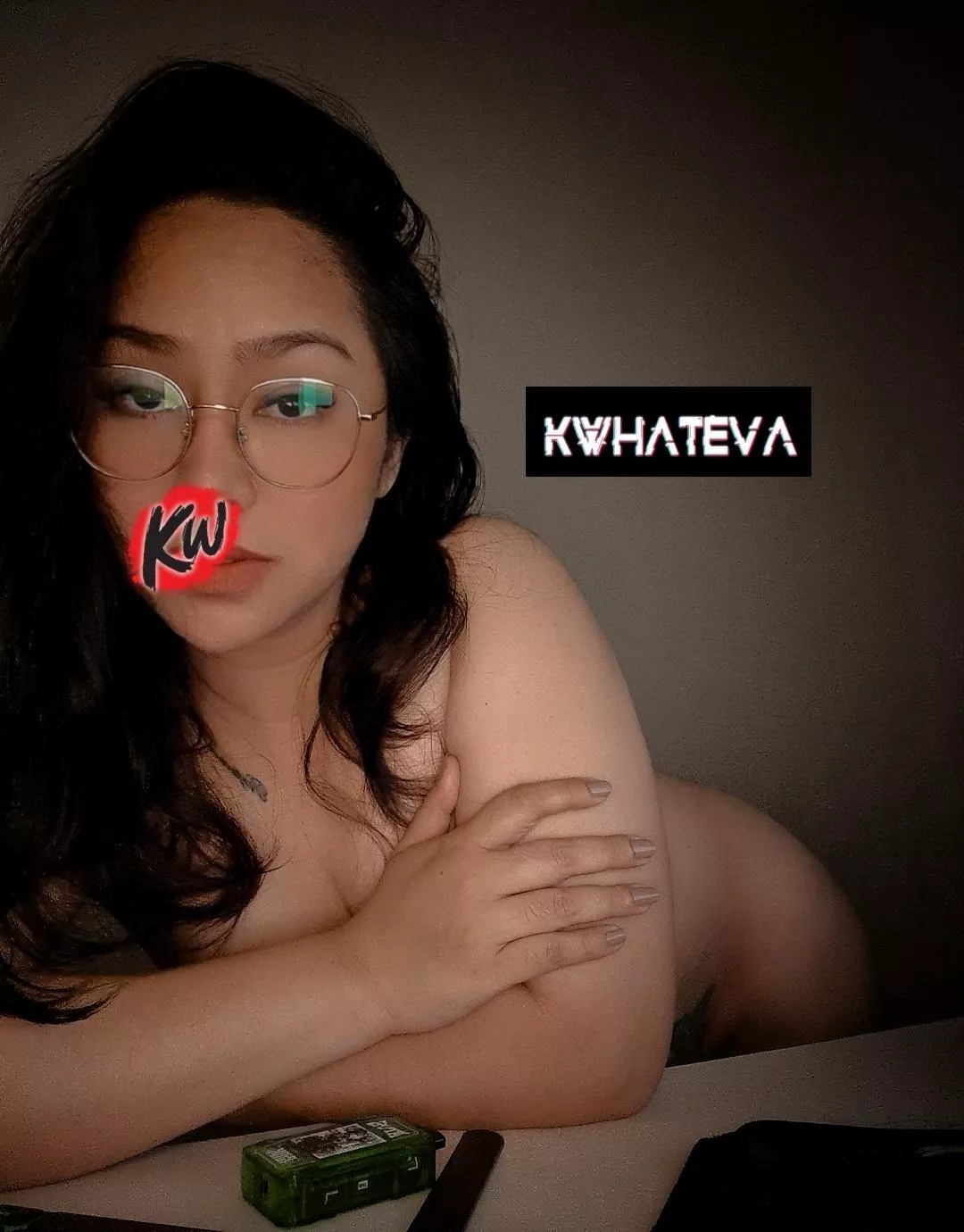 I was advised not to post photos anymore. But I love taking these kinds o(f) photos, and since I have no one to send them to, eh d ipost. Dba? Hahahahaha 😋 Yayyy weekend naaaaa! 🥳🩷