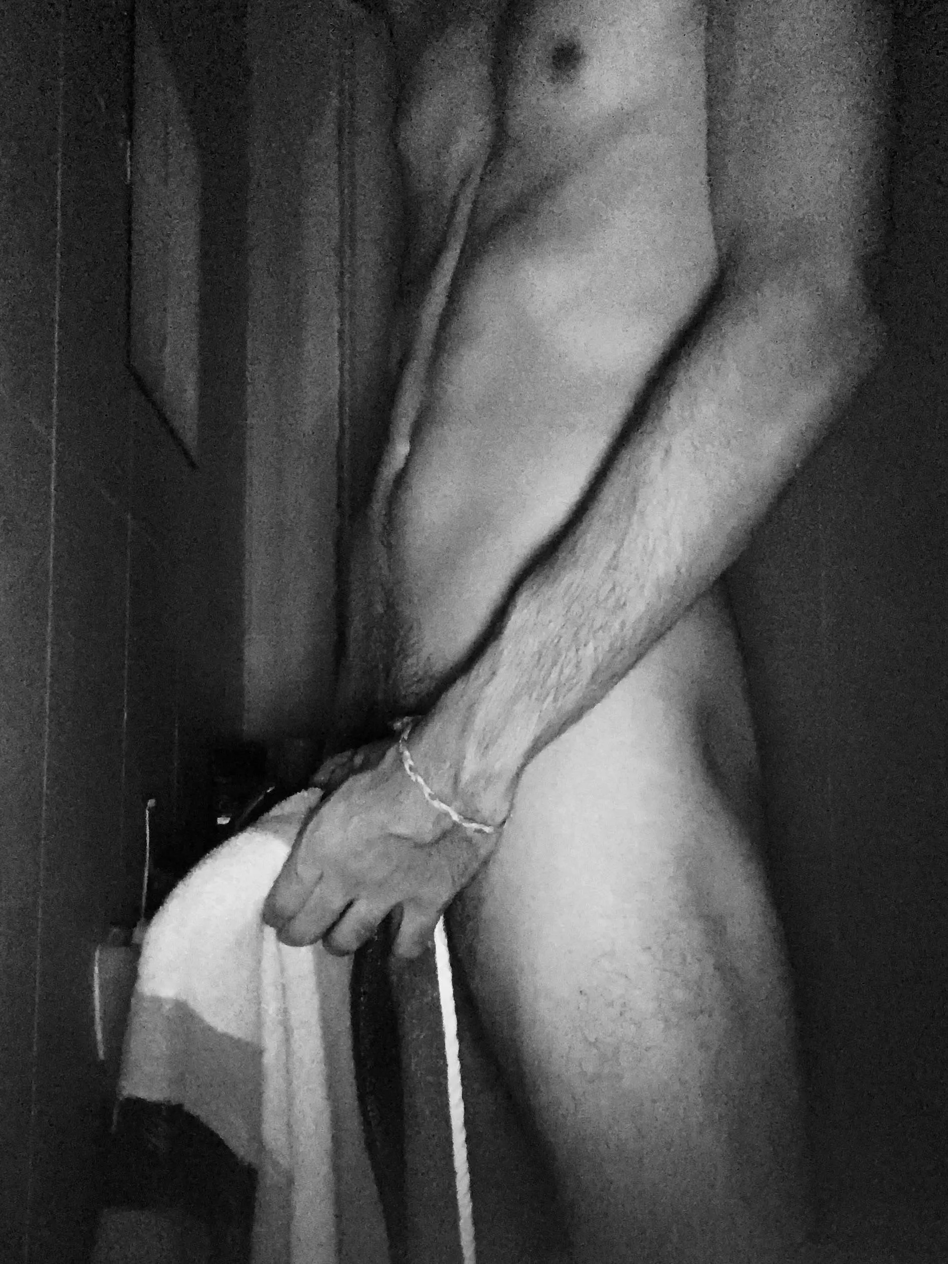 I’m a “love being watched” bitch. Guess my size? 👀