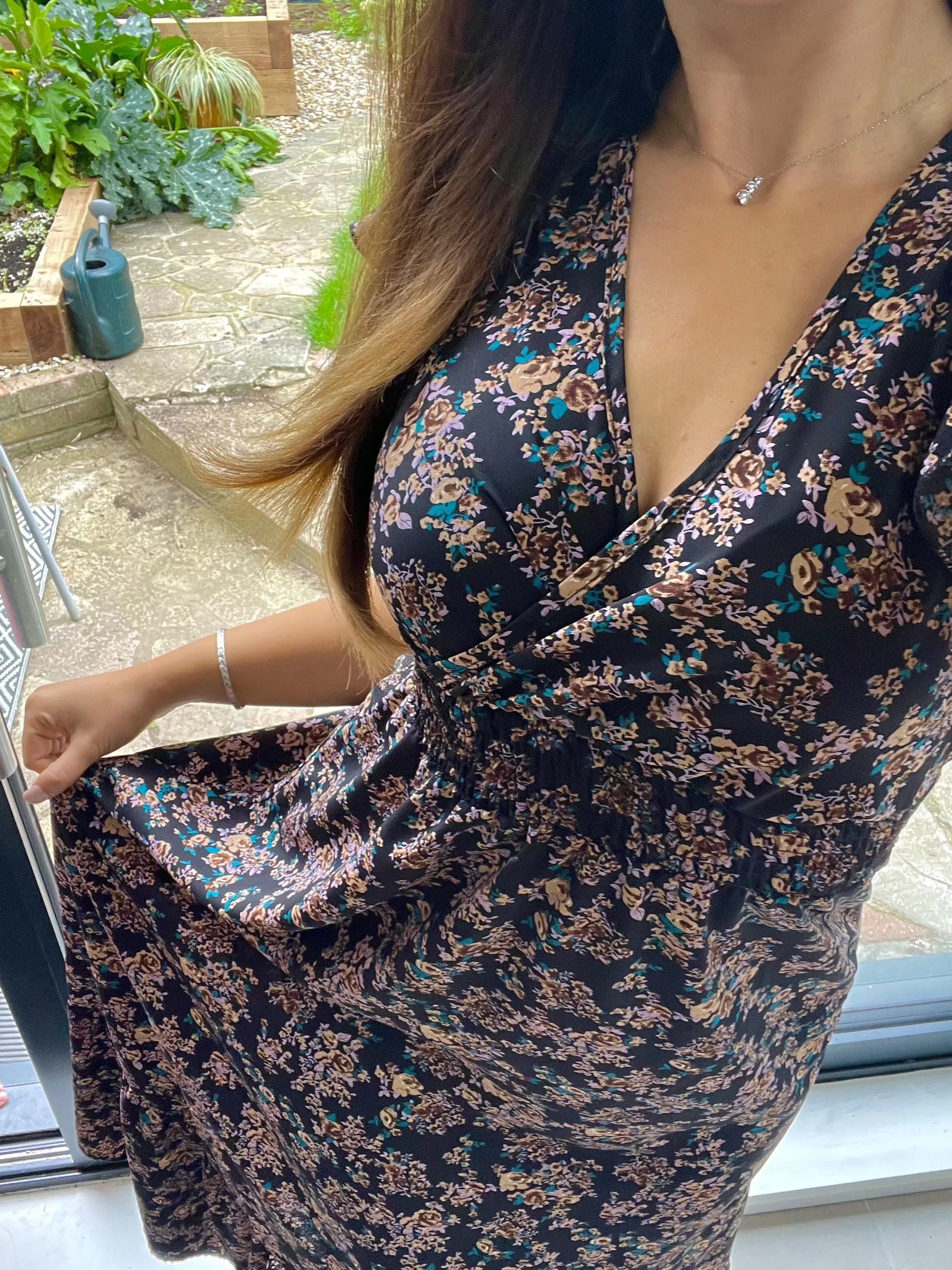 I’m just the hot mom next door [F]