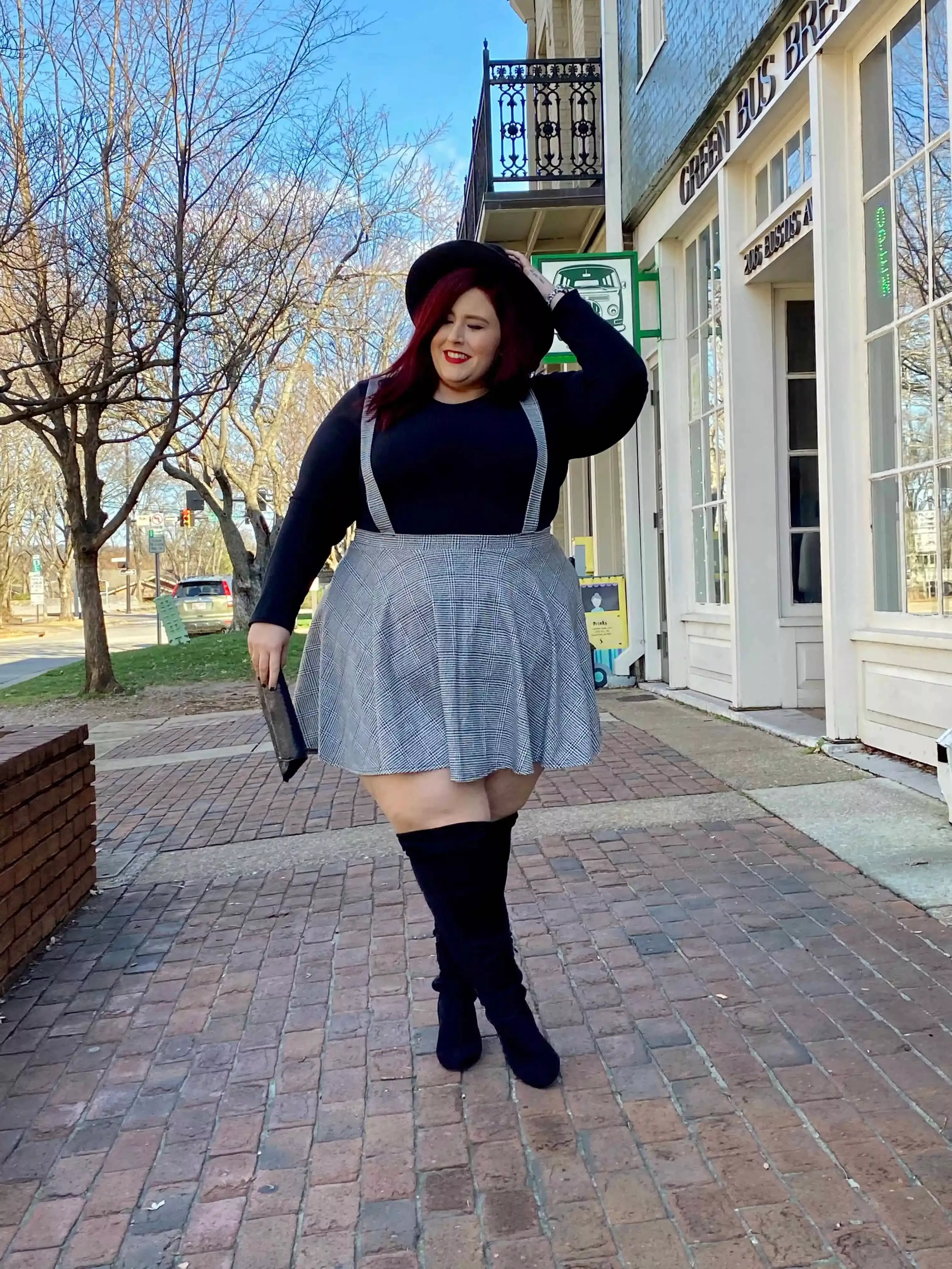 lots of skinny legs in this sub. Lets see some Zettai Ryoiki with some actual thighs <3