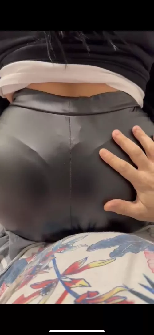 Panty line in leather leggings 🖤