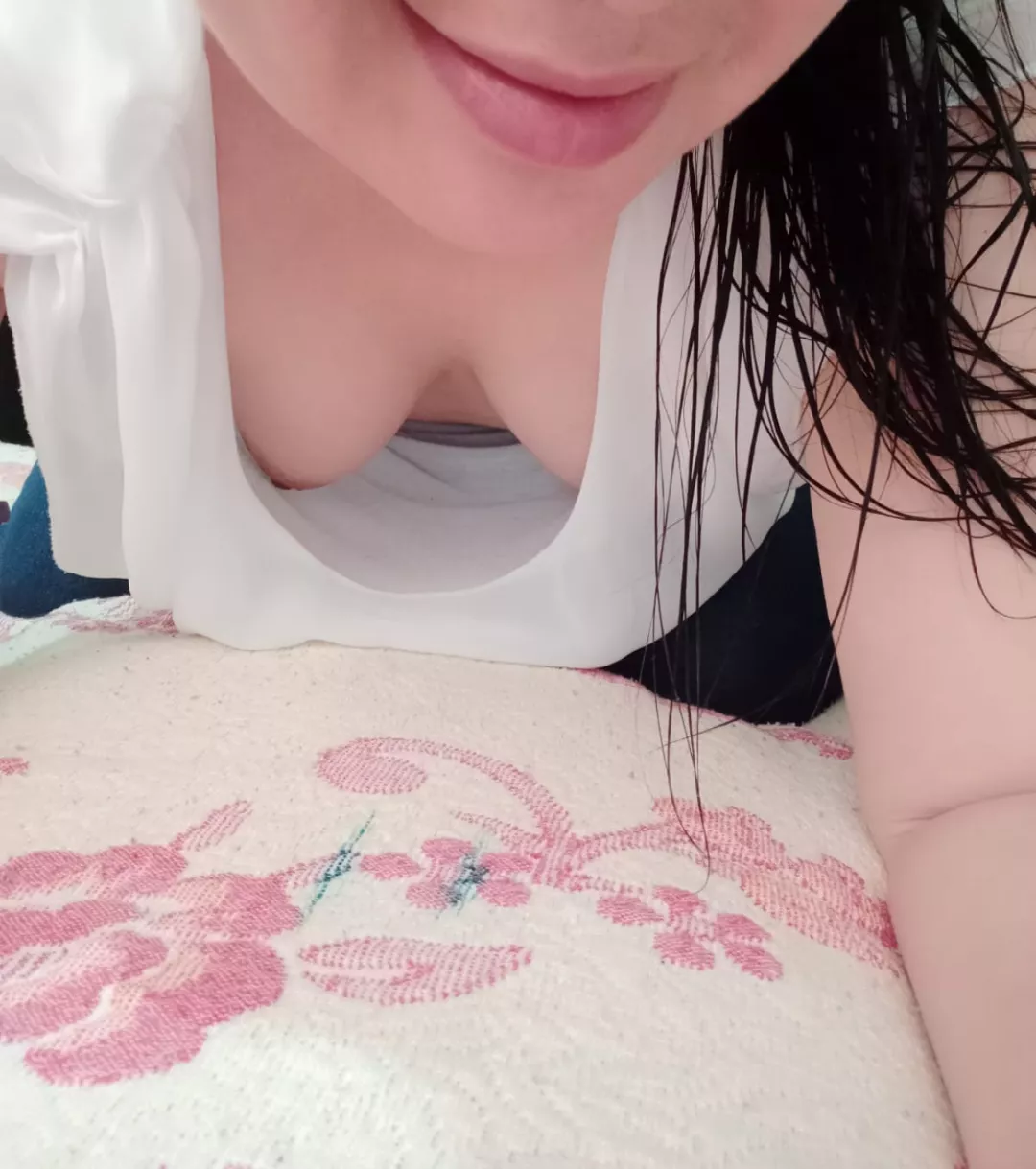 Rightie wanted to come out and say hi 💜