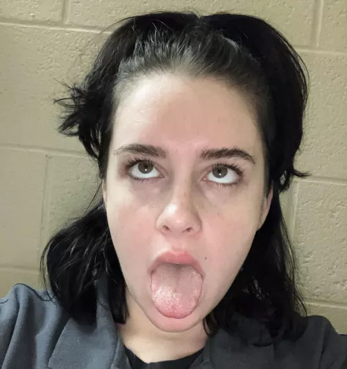 Shoot that load down my throat daddy 🥵😏