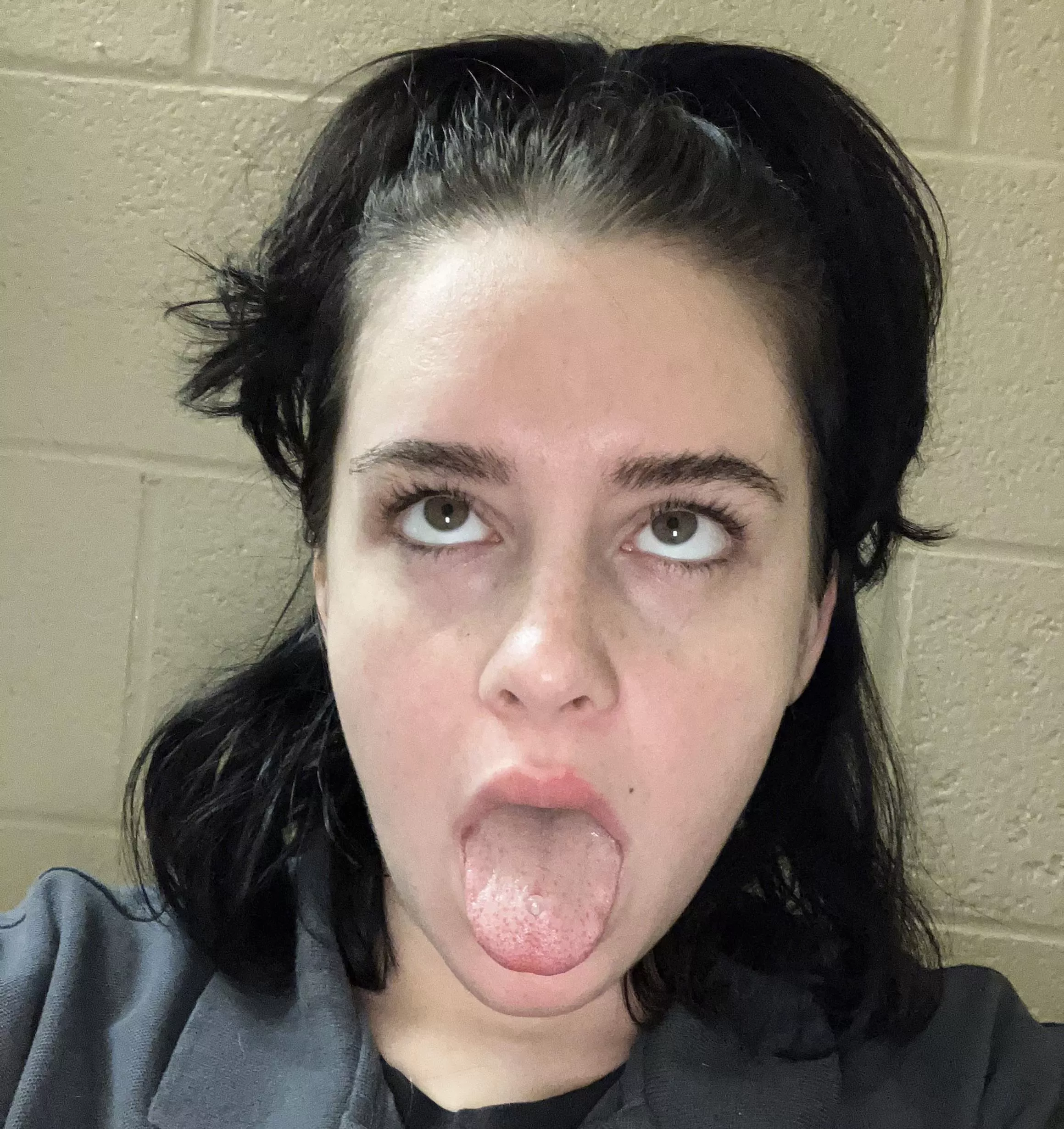 Shoot that load down my throat daddy 🥵😏