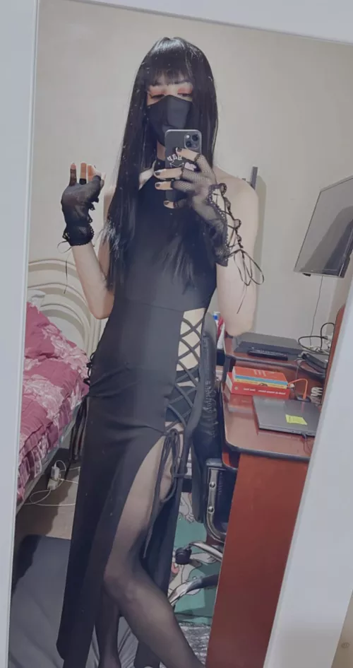 Trying a dress for a change 🖤