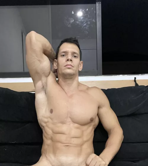 Wanna smell my armpit?😁