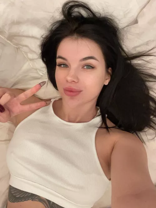 Would love to spin my tongue around your cock