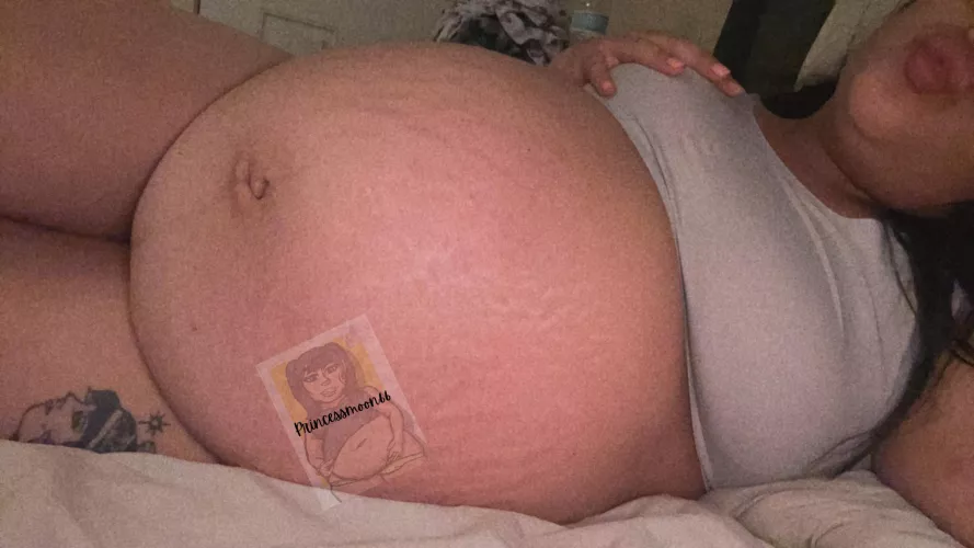 would you want my pregnant nudes? 💦🤰🏻