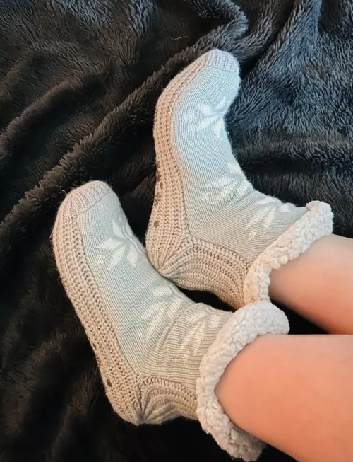 You can’t imagine how $weaty my feet are 🥵