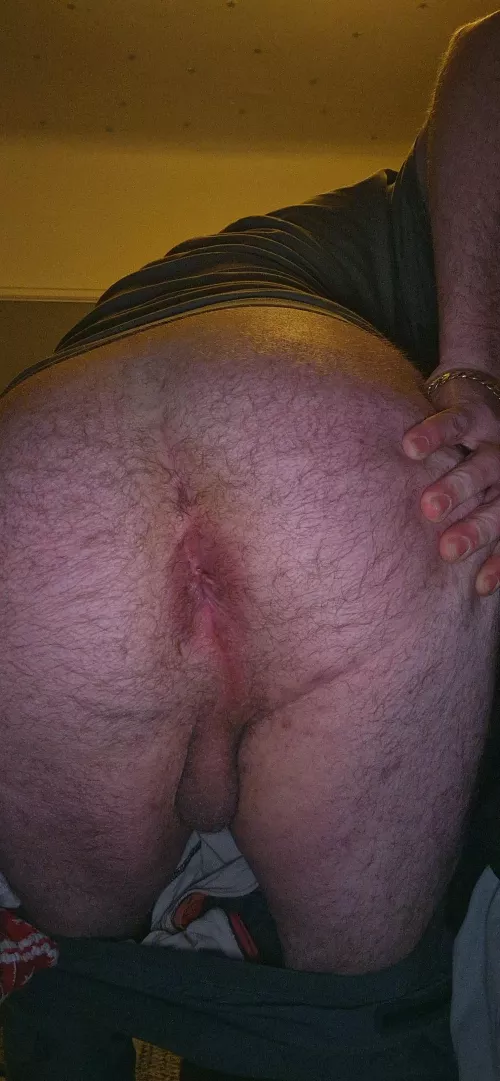 You like my hairy ass
