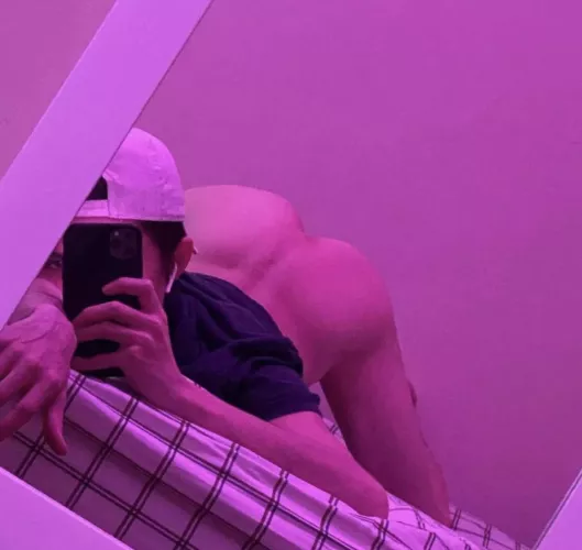 19 twink looking for muscle jock don’t be older plz. SC:gdavis277