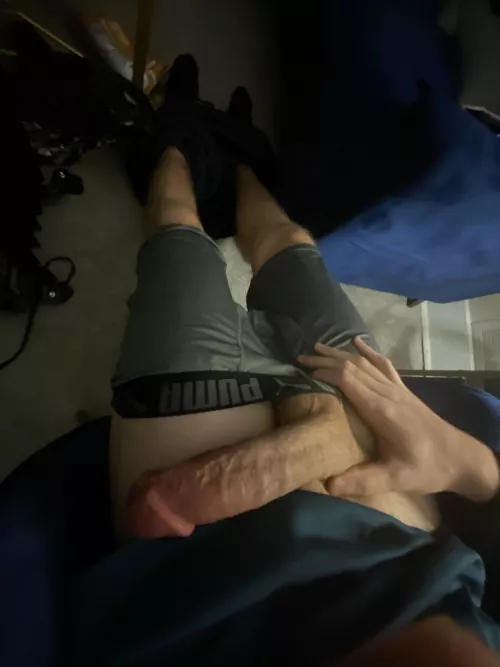 21 6’3 ft with a big fat cock. Guess how big ?