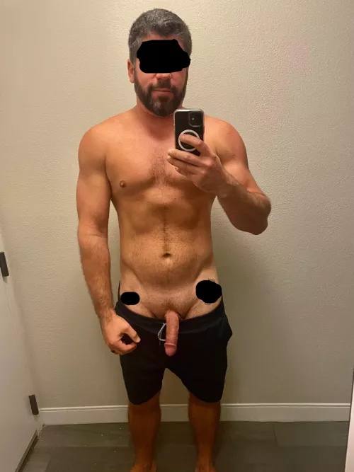 [38] Shameless typical hotel mirror selfie 🤷🏻