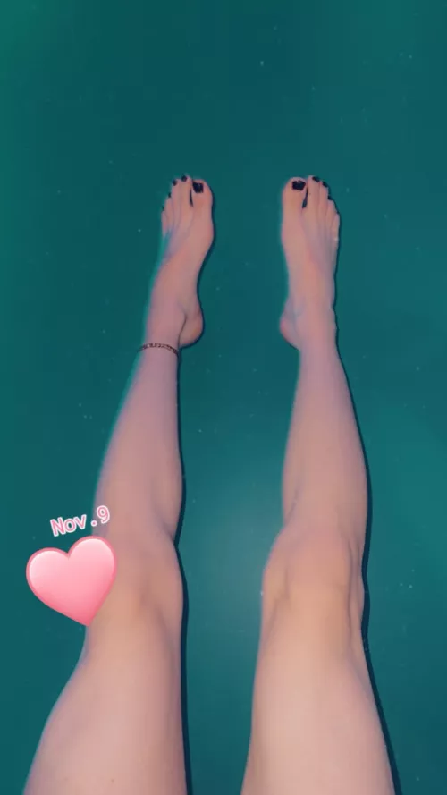 Any love for black nails (: