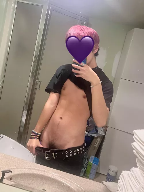 anyone here like emo bois ?