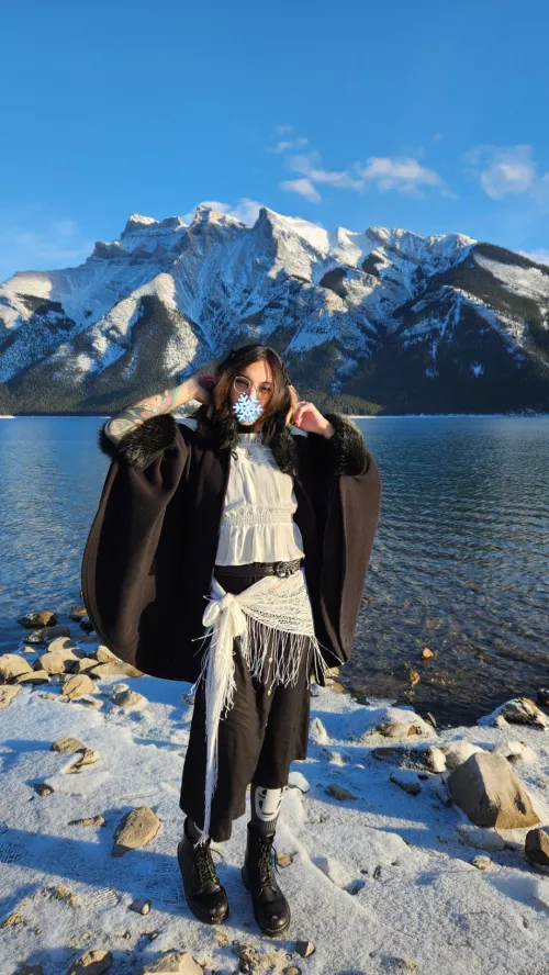 Arctic goth princess~ ❄️👑💀🖤🤍