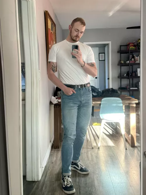 Building a PC but ran into mobo issues! How is your weekend, gaymers?