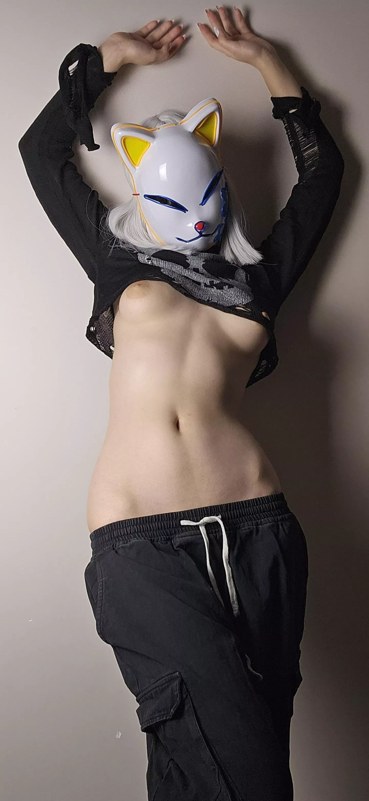 Describe my 19yo catbod with one word..