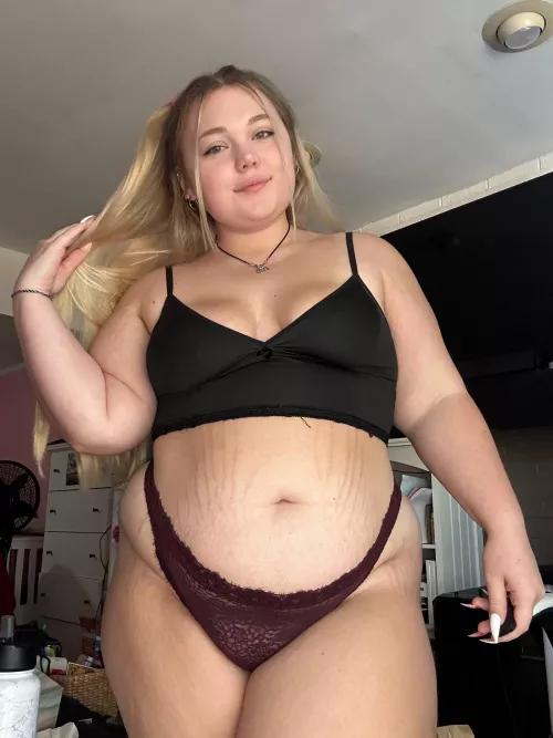 Describe my body with an emoji but please be nice 👉🏻👈🏻