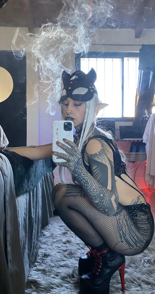 Fetishes and smoke to be happy