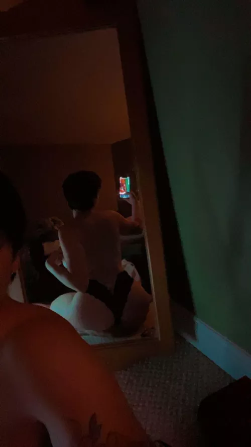 Happy Saturday! Wish I was spending it bent over 😅😩