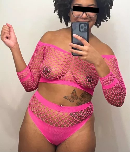 How Do I Look In Pink?