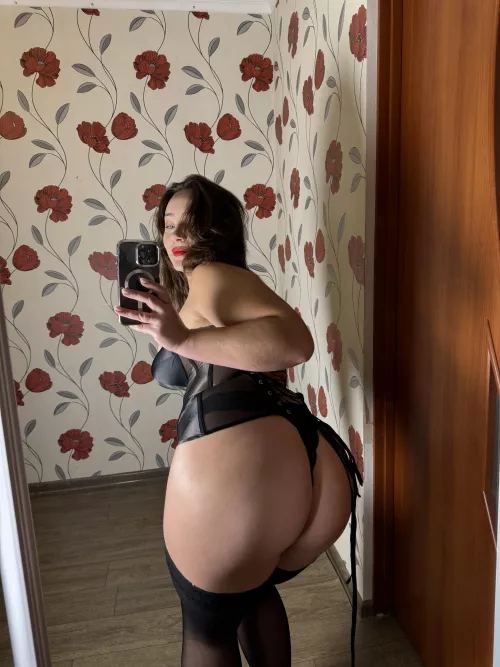 I don't know if I can resist any longer... this cute ass of mine definitely needs a good spanking from you.